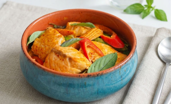 Salmon Thai Red Curry with Baby Corn and Sugar Snaps - Mae Jum Store (US)